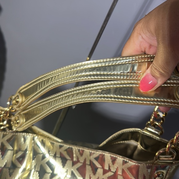 Michael Kors Delancy Pale Gold Mirror
Metallic Monogram Logo Tote EUC - Picture 5 of 17